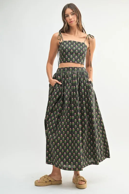 427a9fd425c341ee8c1bf7033fe4c286-Max-Origin MABLE Floral Crop Top and Skirt Set - Image 1